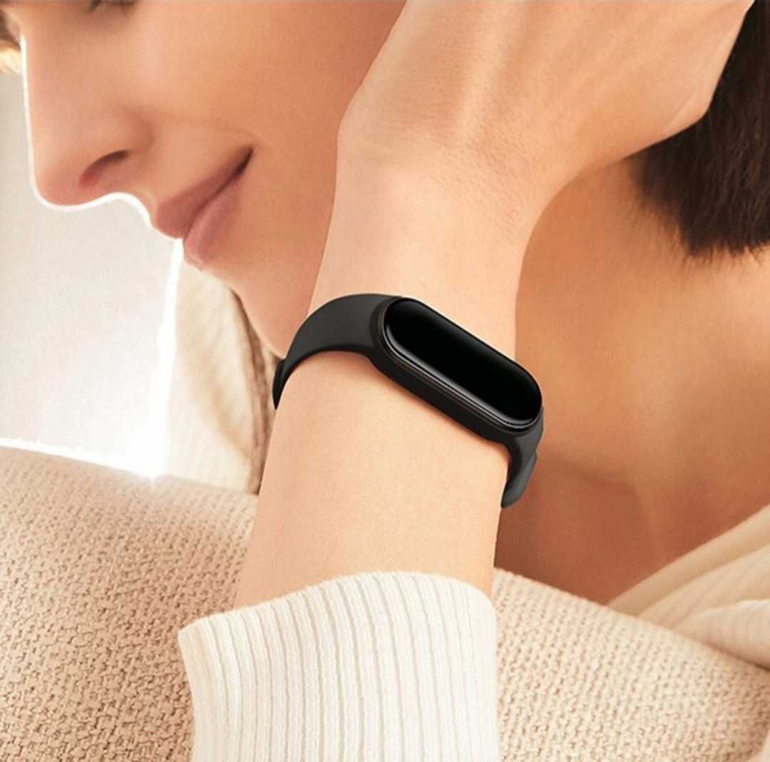 Zegarek Fitness Tracker M7 Smartband: Monitorowanie Tętna i Ciśnienia