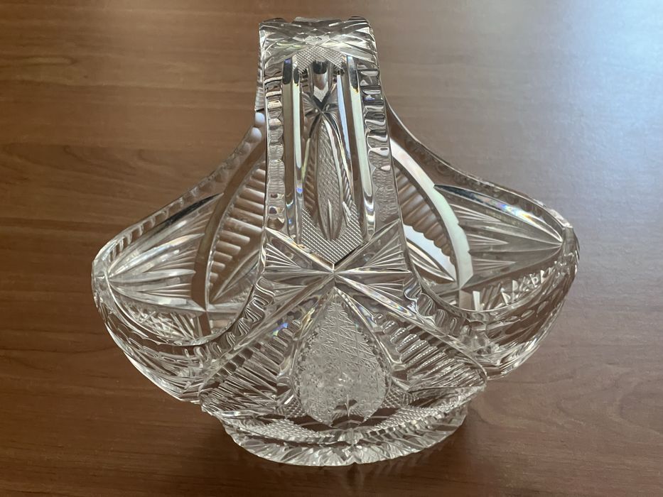 Продаеются фужеры,чашки,хрусталь