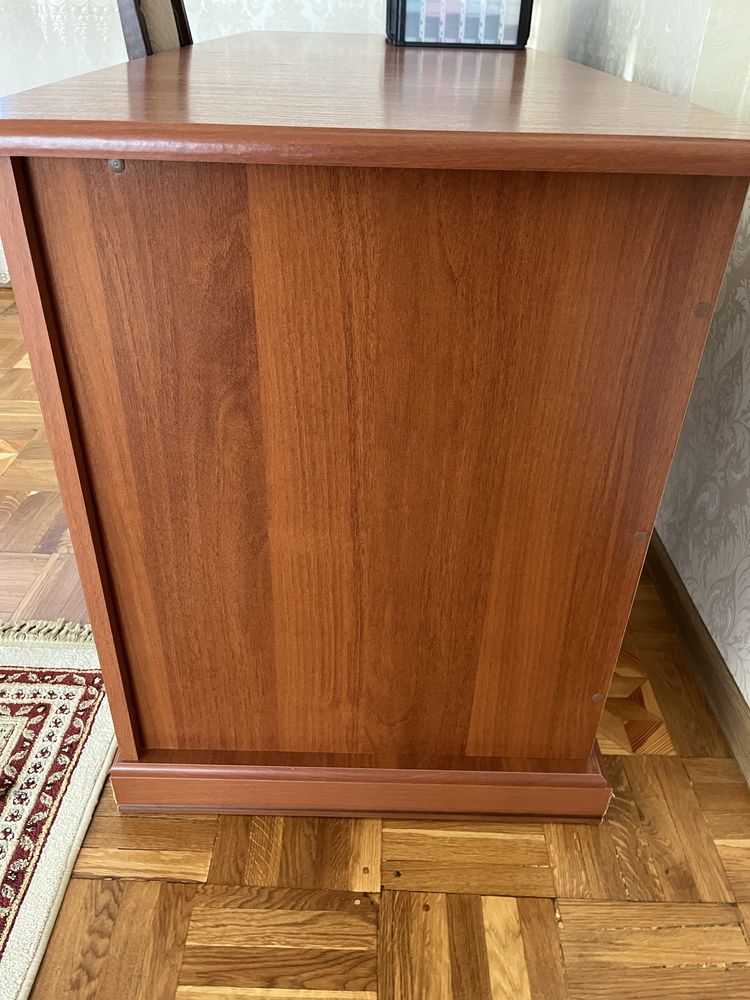 Продам письменый стол