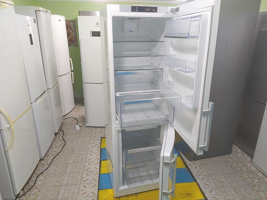 Холодильник  Electrolux з морозильною камерою