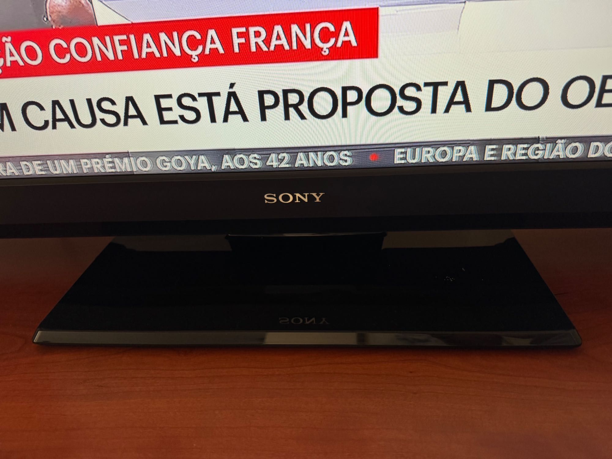 Televisão Sony com comando