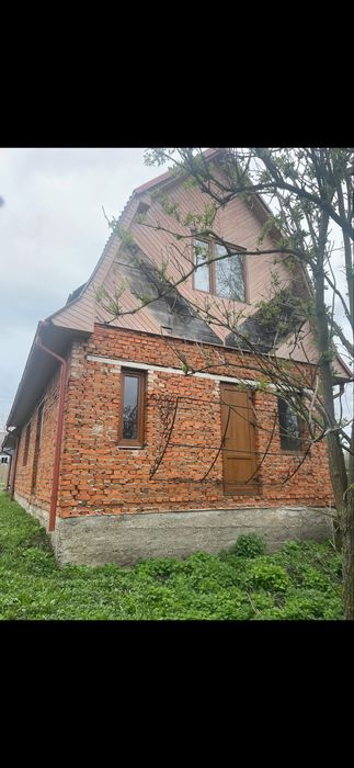 Будинок з земельною ділянкою