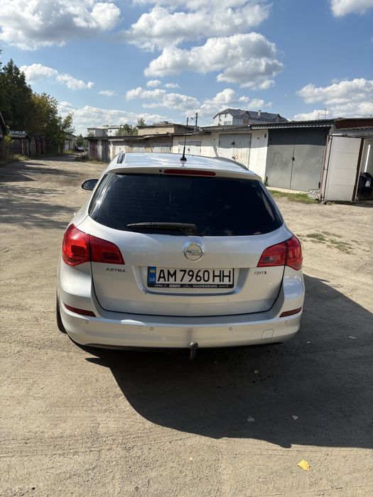 Опель астра J 2012 року