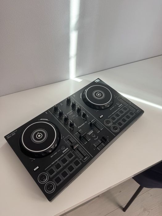 Kontroler DJ Pioneer DJ DDJ-200