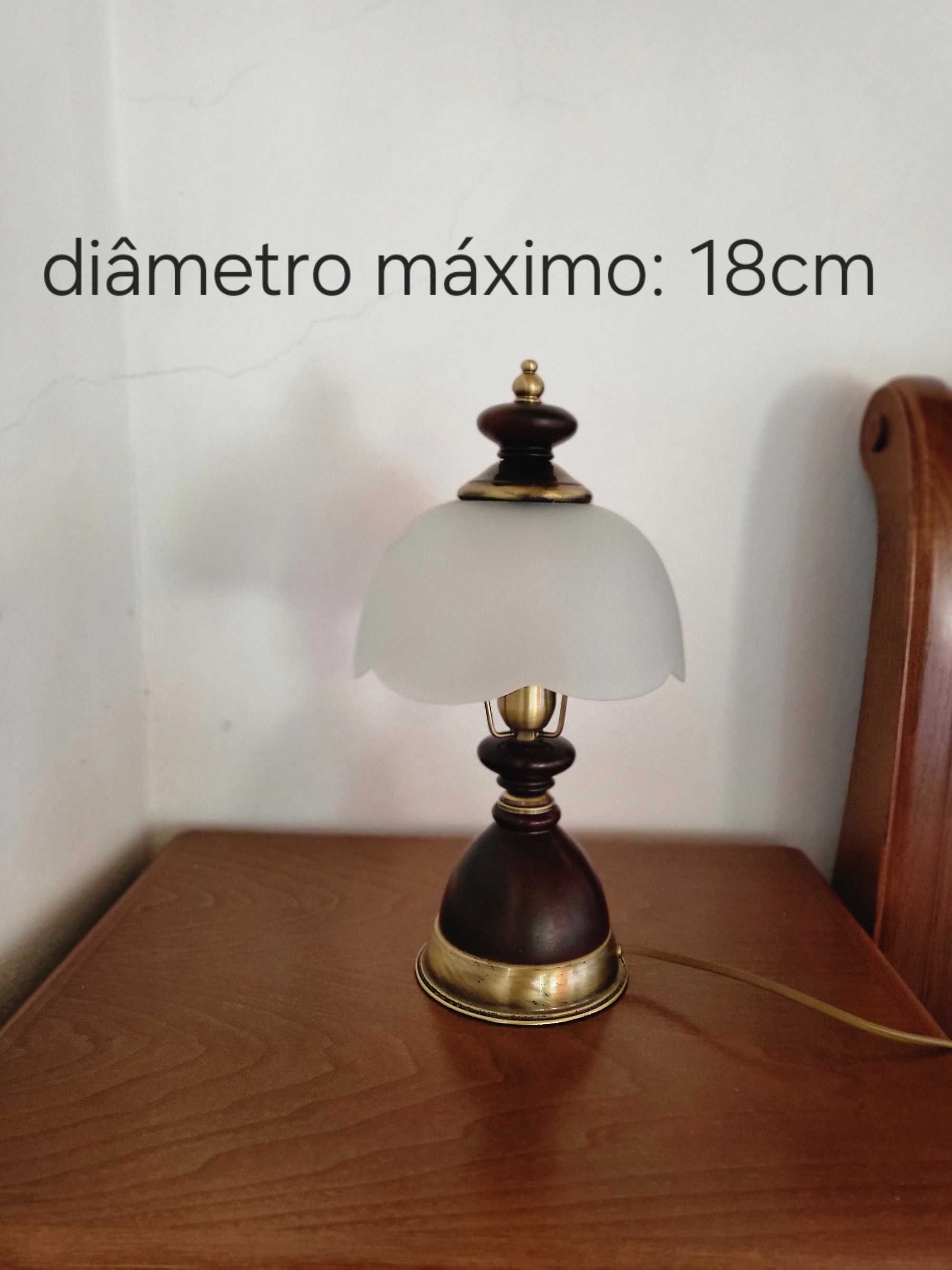 Dois candeeiros de mesa