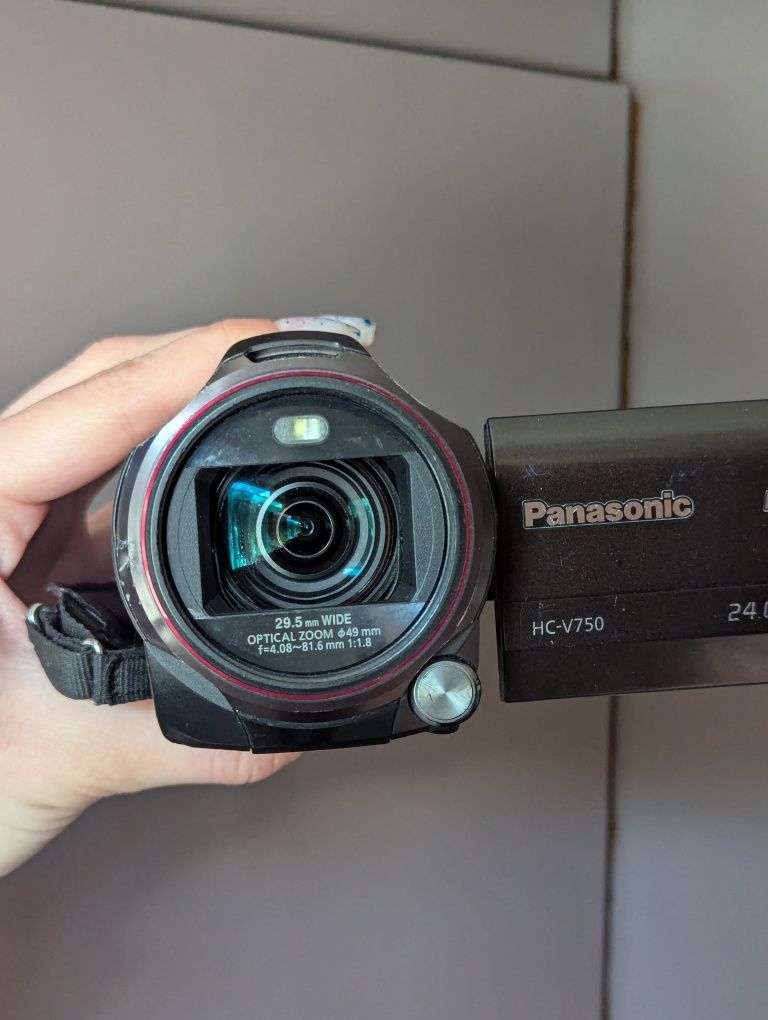 Відеокамера Panasonic HC V-750