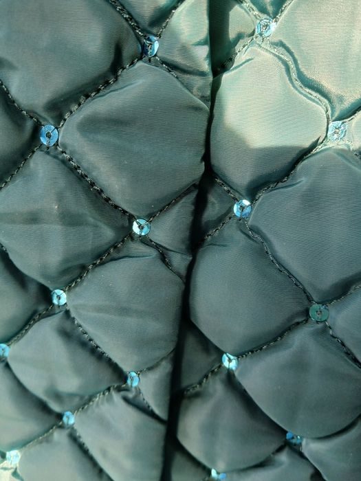 Красива жіноча куртка, стьобана, з паєтками. 48-50р.