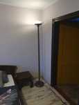 Lampa podłogowa.