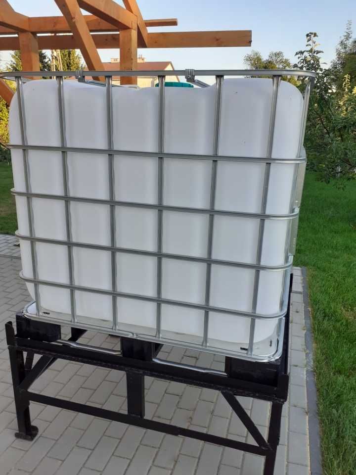 Zbiornik Mauzer wraz ze stojakiem pod zbiornik