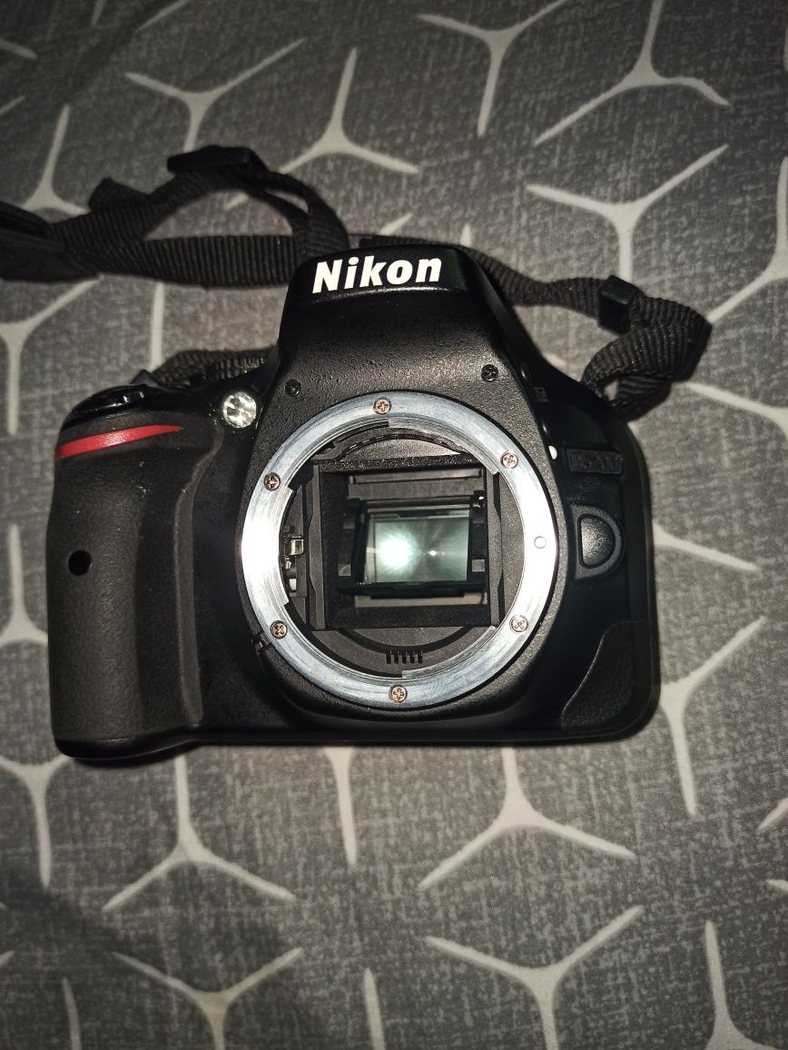 Фотоапарат Nikon D5200 body  ~15к пробіг