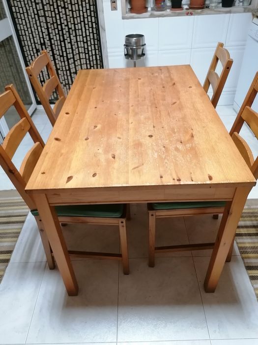Mesa e 4 cadeiras Ikea