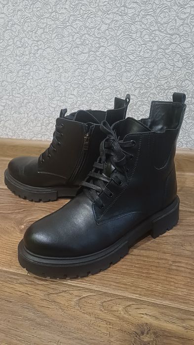 Жіночі черевички 39 розмір — натуральна шкіра, чорні, демісезон