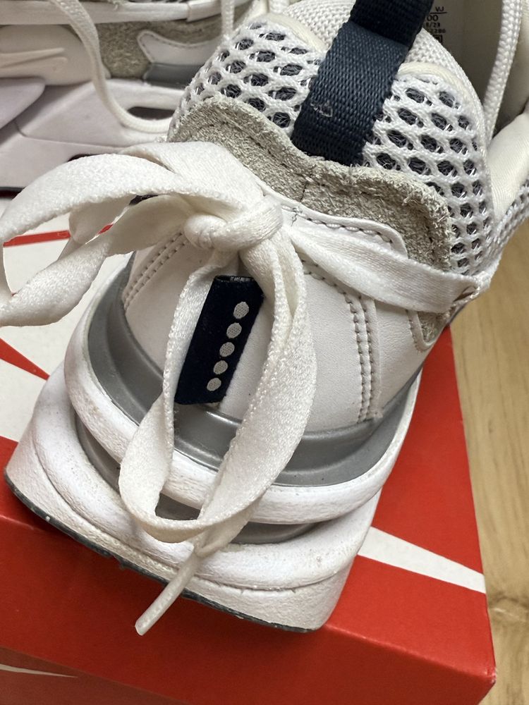 Кросівки Nike Air Max Furyosa - білого кольору з синіми вставками