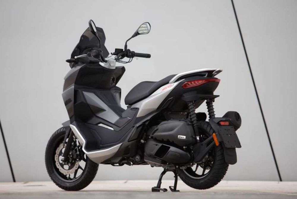 Skuter Aprilia 125 GT, 2023. Faktura 23% VAT, 1-właściciel, Super Stan