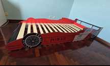 Vendo Cama "carro" para criança.