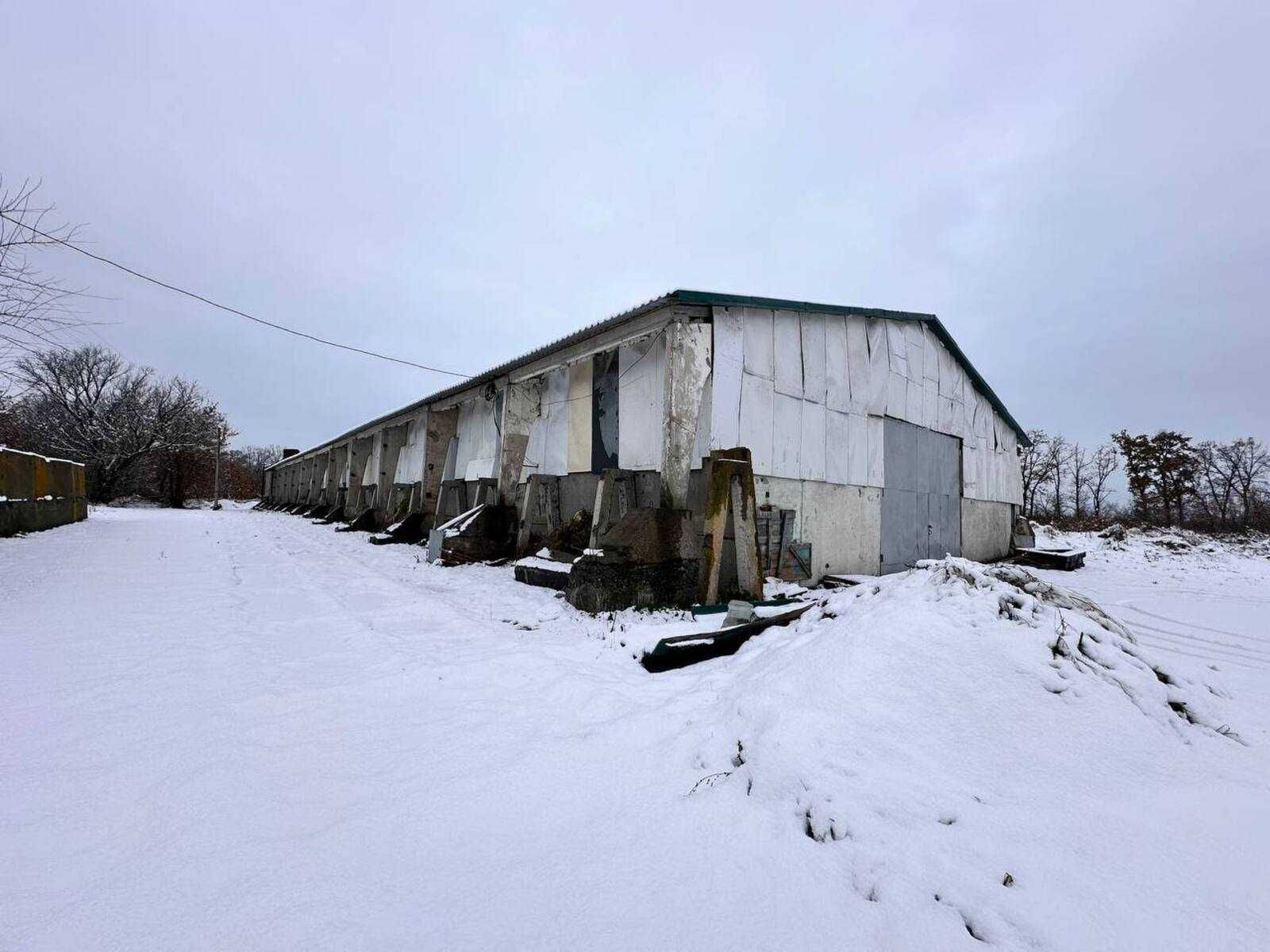 Комплекс приміщень комерційного призначення 2150м2 , с.Фурси