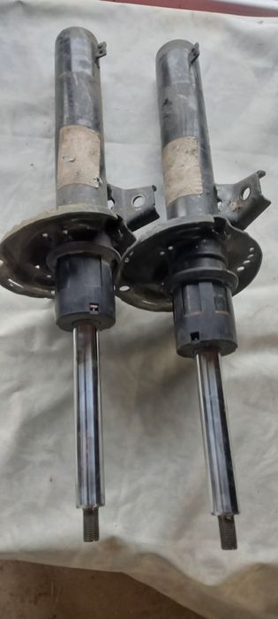 Стійка амортизатор передня VAG 5QF413031AS