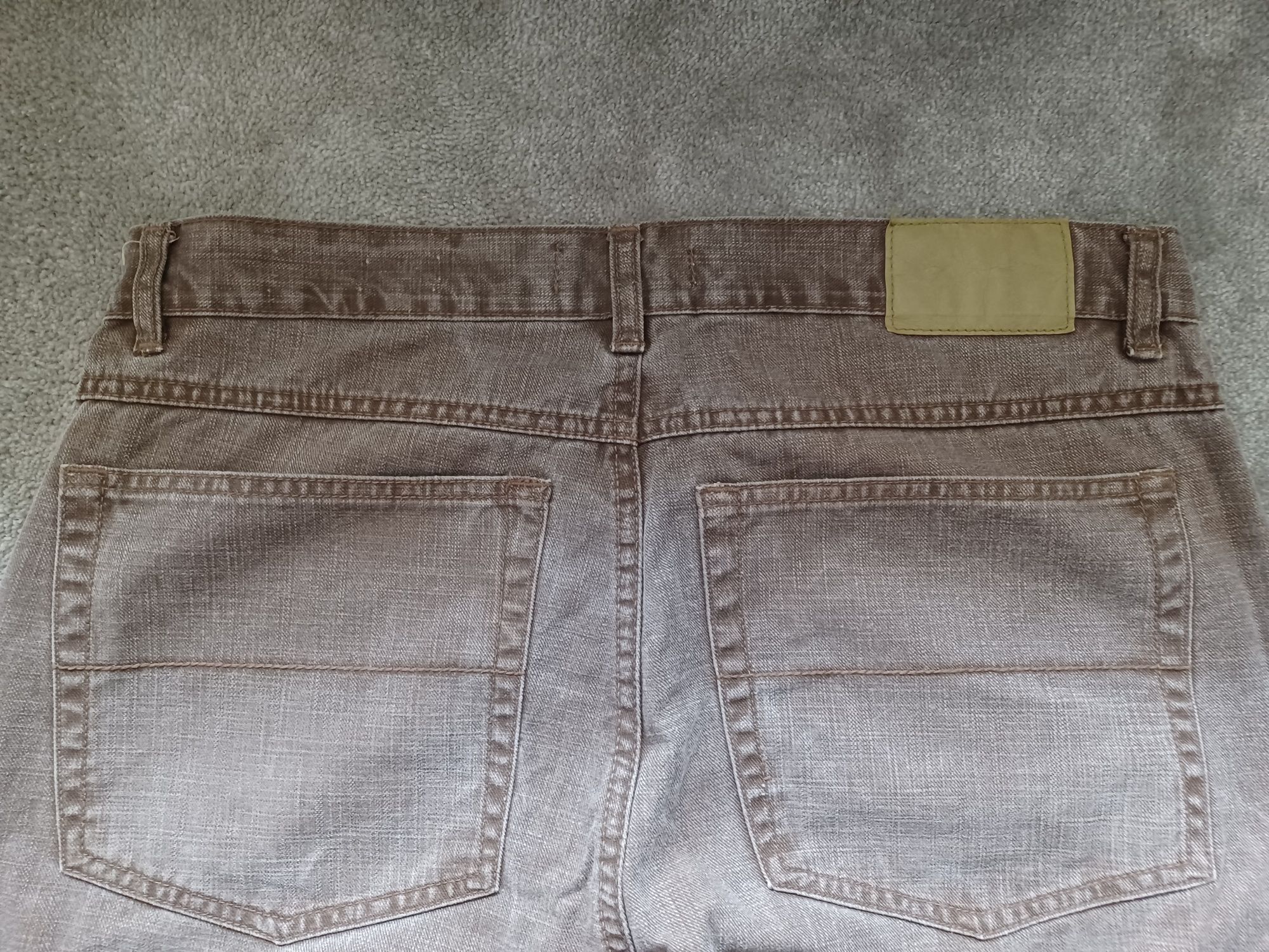 Męskie klasyczne jeansy brązowe pas 88 cm