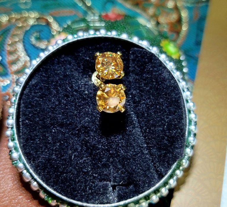 Срібні сережки з позолотою, камені цирконії в інших муассаніт позолота