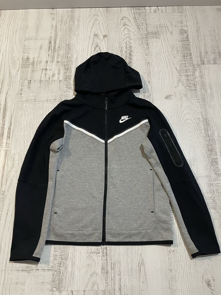 Nike tech fleece preto e cinzento