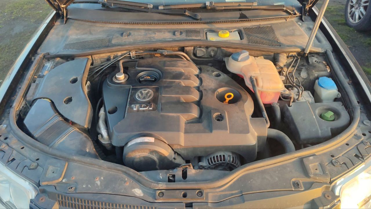 Бампер Passat b5+, двигун 1.9D, AVF, АКПП  EYF капот, є весь перед
