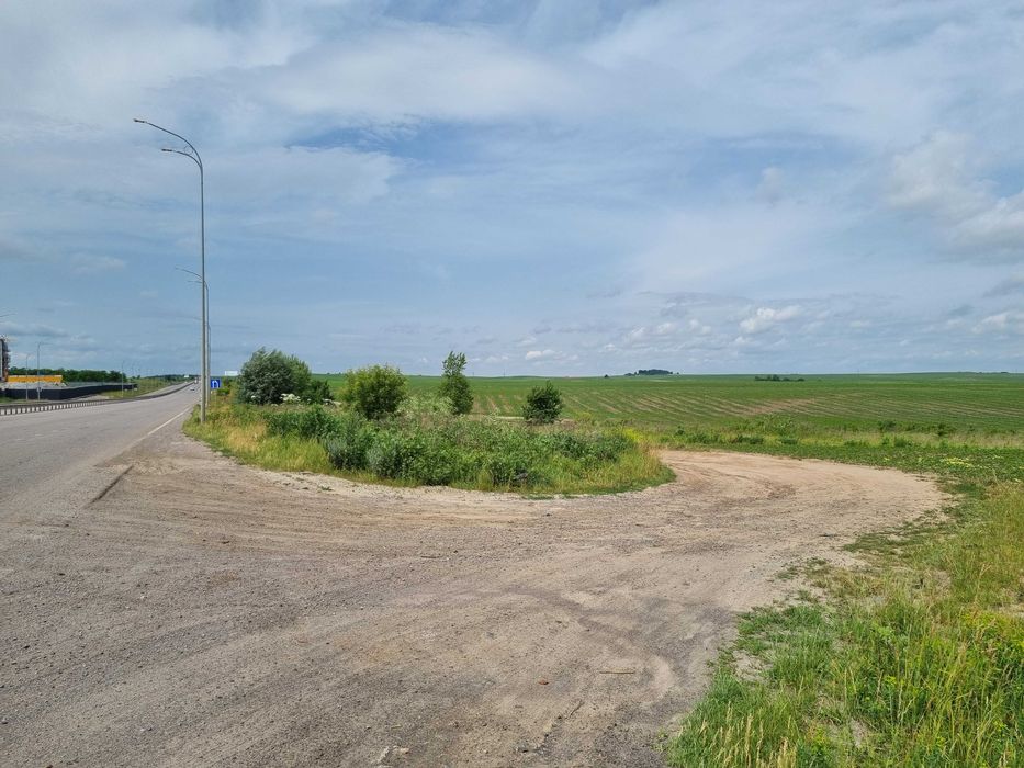 Продам фасадну ділянку 1га по трасі Київ-Чоп 60 000$