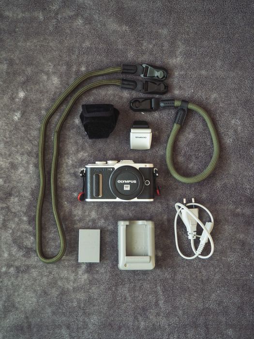 Aparat cyfrowy bezlusterkowiec Olympus PEN E-PL8 body zestaw