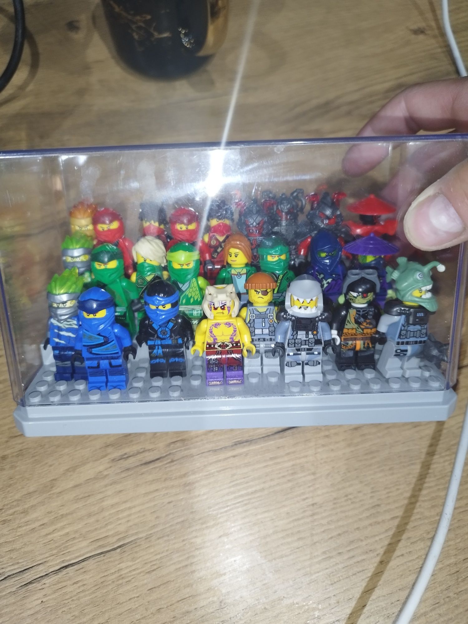 Figurki lego ninjago + gablotka