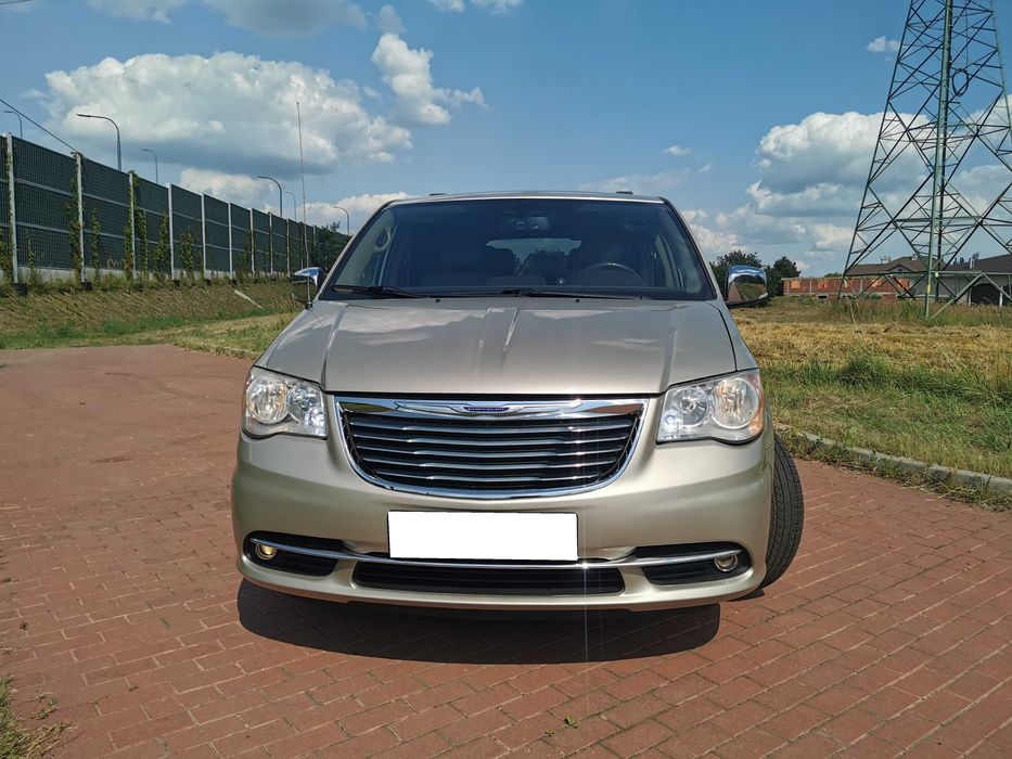 2014 Chrysler Town & Country Touring L Złoty a skromny