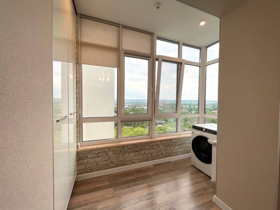 Продаж 2 км квартири на березі міського озера