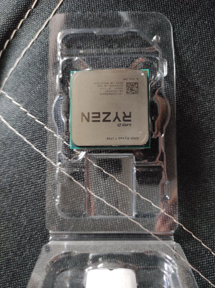 AMD Ryzen 7 1700