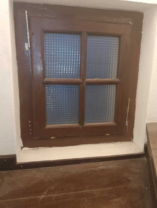 Janelas em madeira bom estado