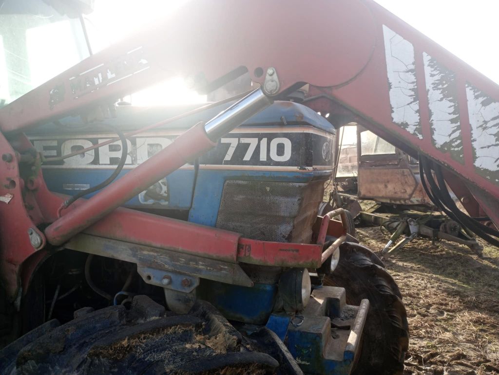 Ford 7710 z ladowaczem czołowym
