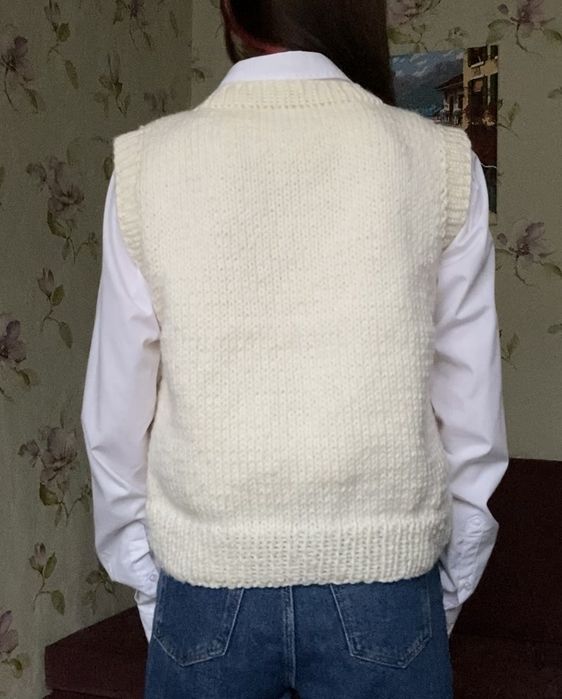 Базовая вязаная жилетка