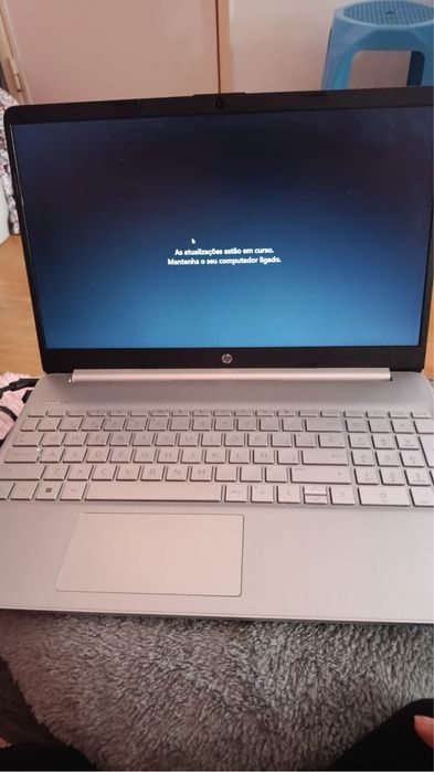 Computador portátil HP 15s-eq1xxx AMD 3020e | 4 Gb