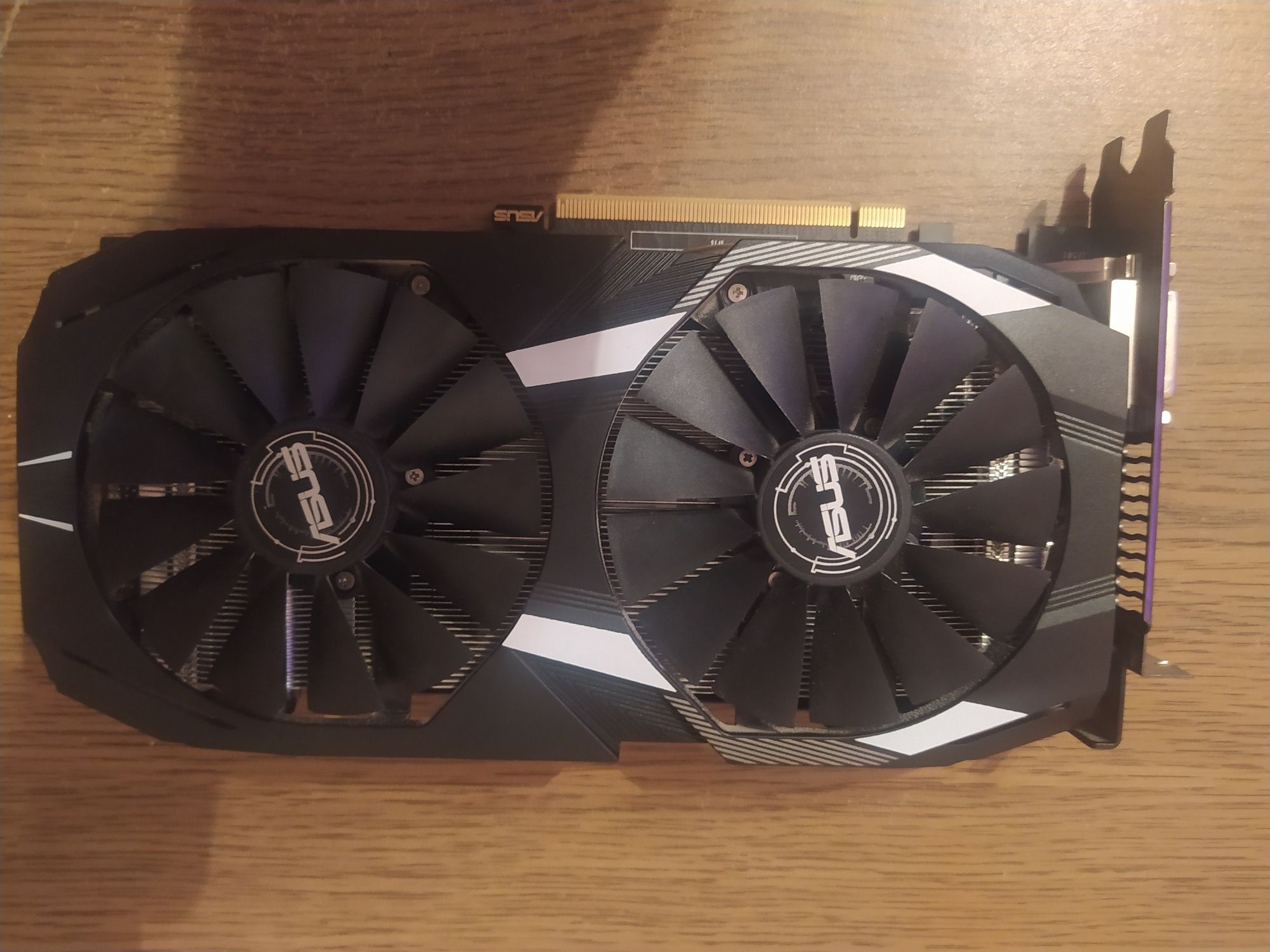 Ігрова відеокарта Asus rx580 4 gb