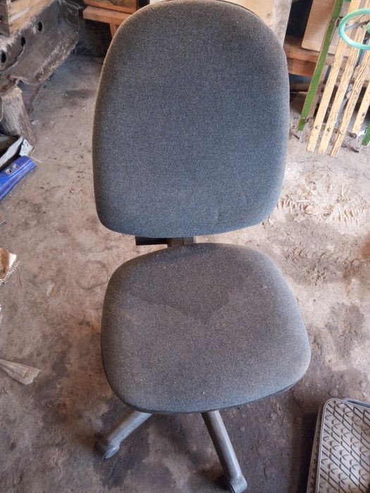 Продам стул офисный