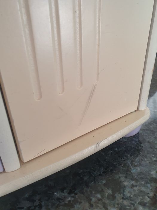 Roupeiro e caminha de madeira