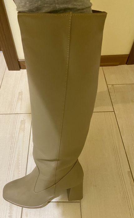 Чоботи жіночі