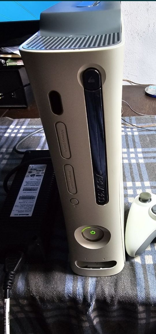 Sprzedam Xbox 360 ,sprawne po serwisie czyszczeniu wymiany paska