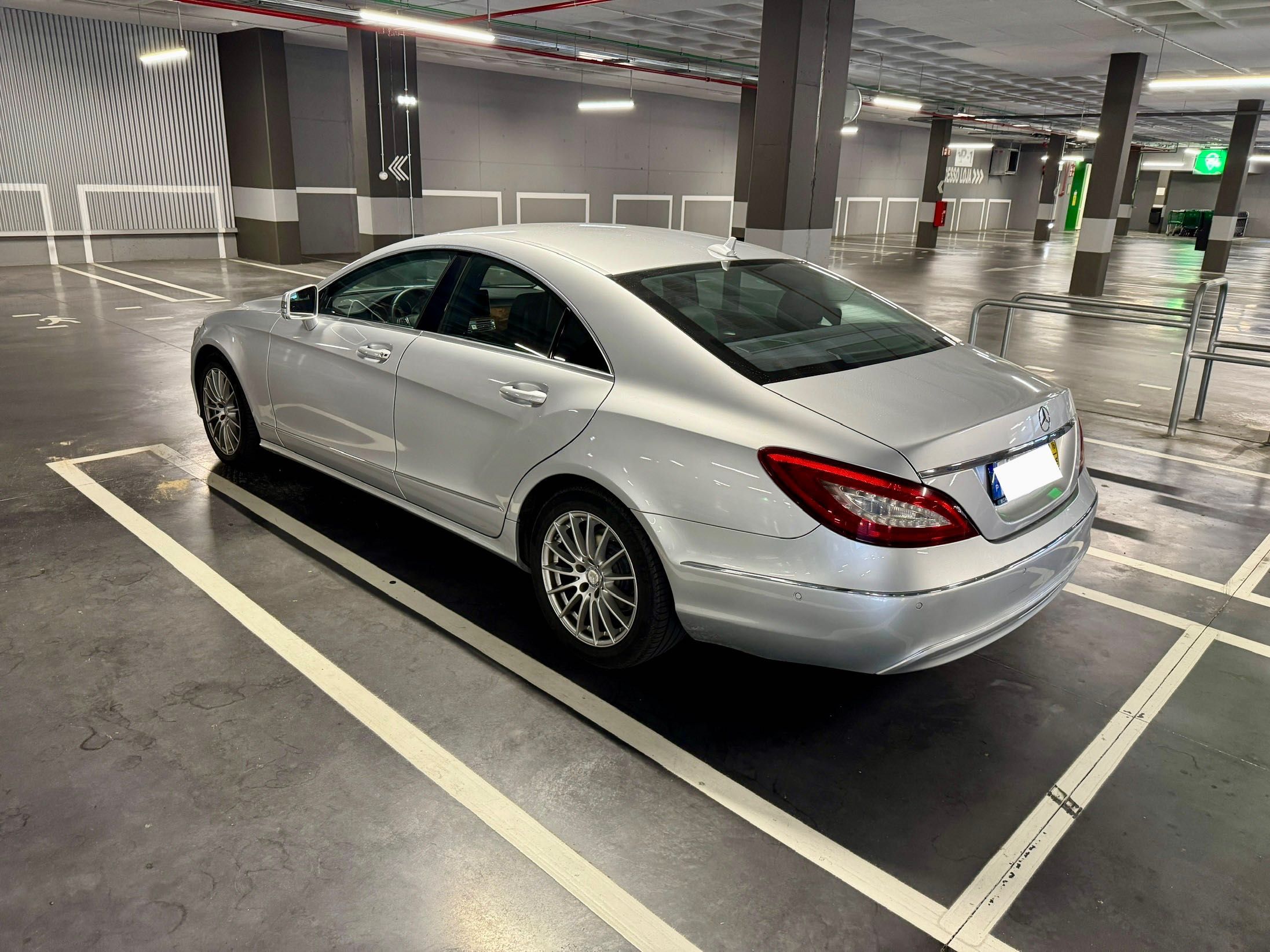 Mercedes-Benz CLS 350d 2016 — Elegância, Potência e Conforto Absoluto