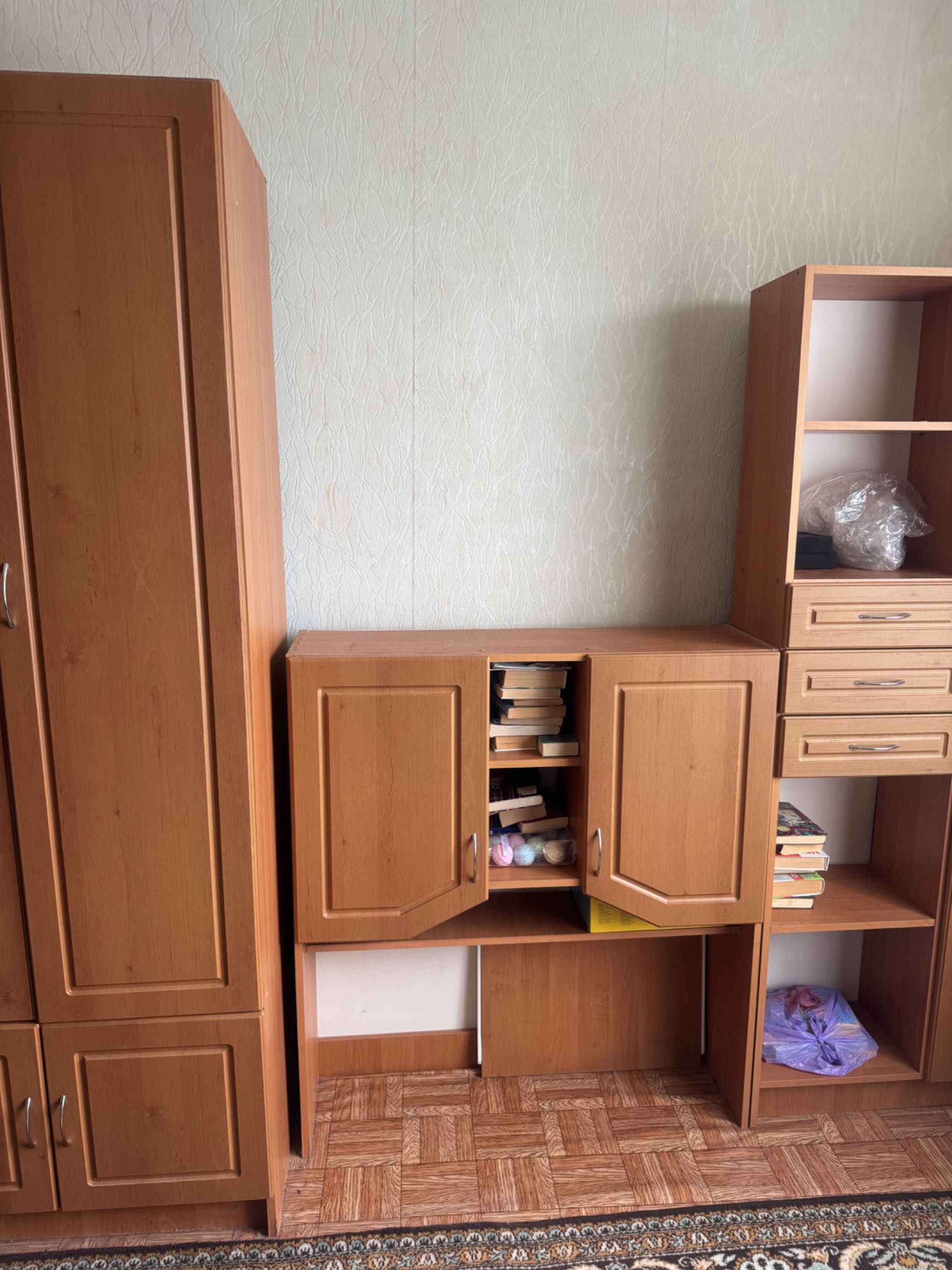 Продам мебель школьный уголок