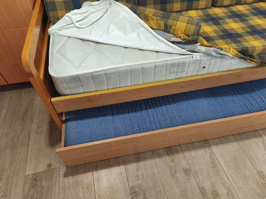 Sofá Cama com dois colchões em estado quase novo