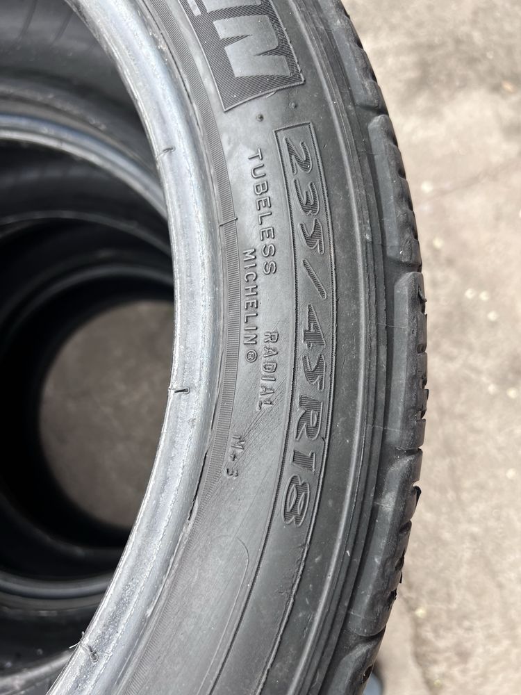 MICHELIN  235/45 R18