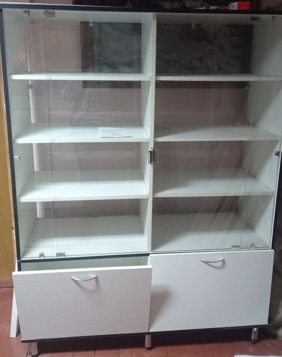 Шкаф білий, в гарному стані