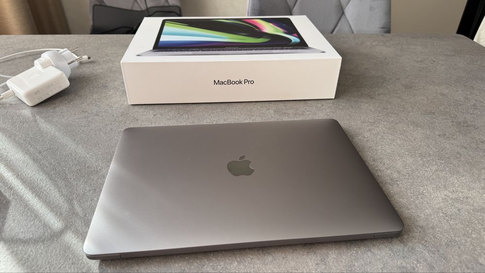 Продам Macbook Pro M1 13 2021 8gb 256 + Magic Mouse2