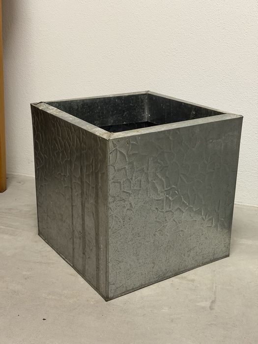 Vasos de latao para plantas