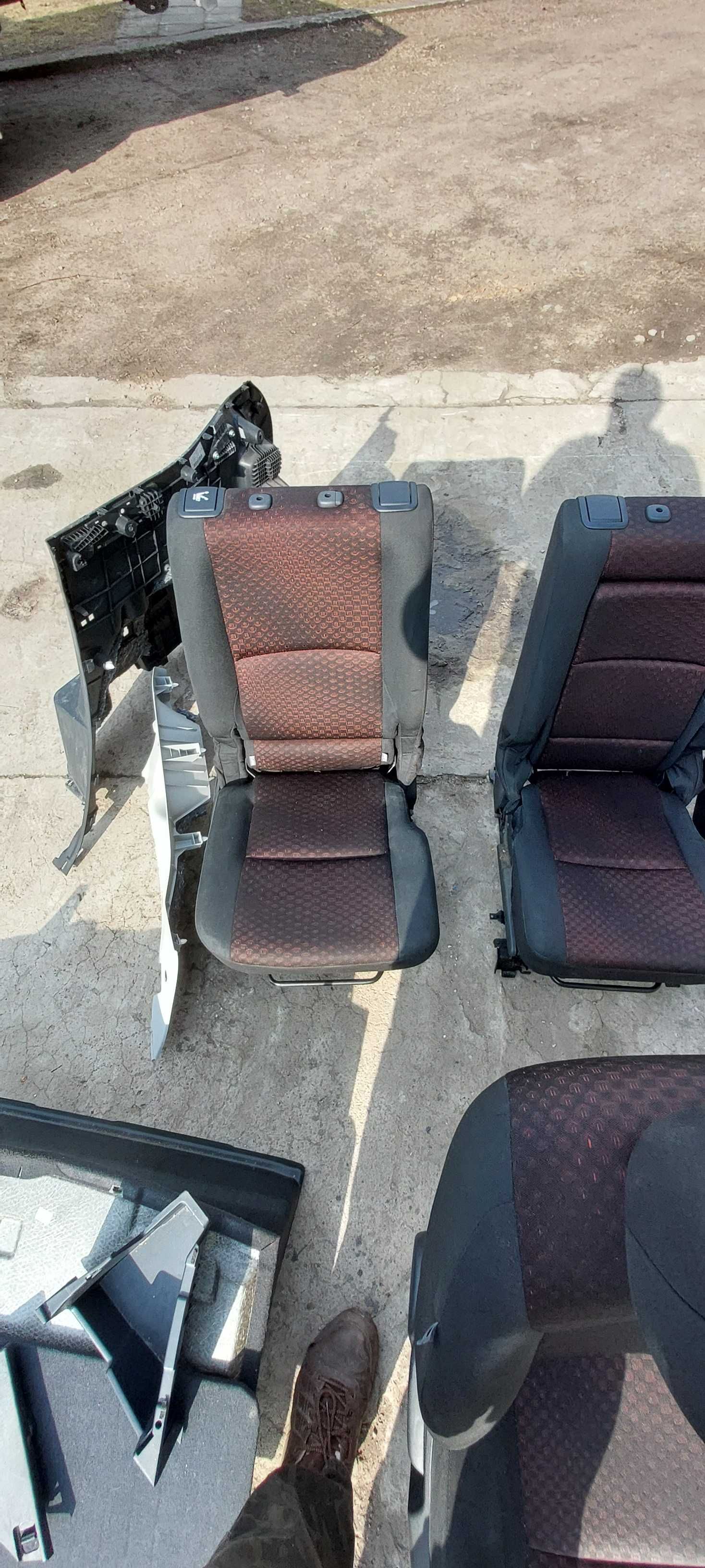 komplet foteli toyota verso
