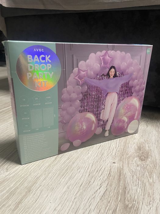 Фото зона, зелена, рожева, фіолетова.