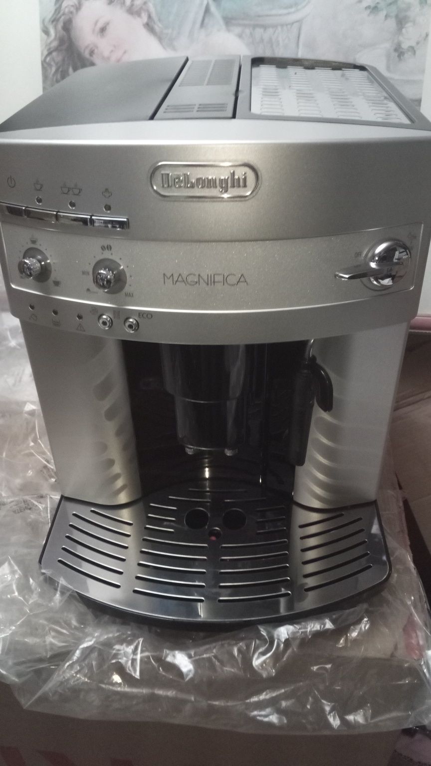 Кофемашина DeLonghi Magnifica ESAM3200(витрина из Германии)